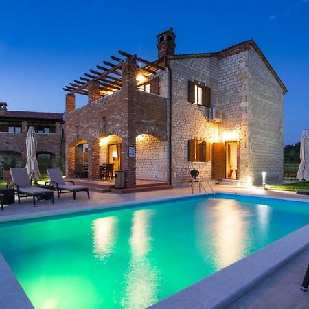 Villa Suzy With Heated Pool Svetvincenat Exterior photo