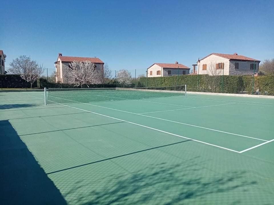 Villa Suzy With Heated Pool Svetvincenat Exterior photo